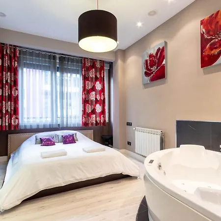 Apartment Volantin Ii With Jacuzzi By Aston